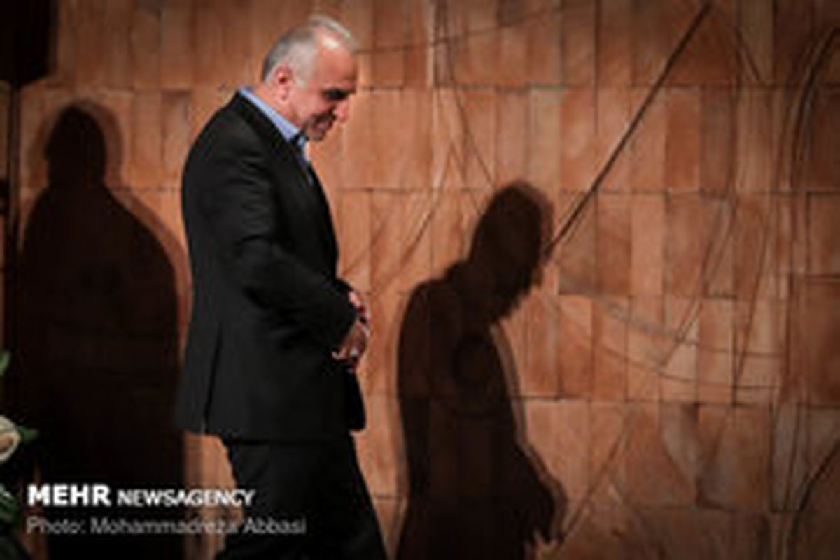 دژپسند: بخشی از نظام بانکی باید فورا اصلاح شود