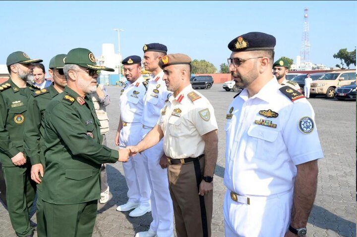 پهلو گرفتن ناوگروه نیروی دریایی سپاه در بندر شارجه امارات
