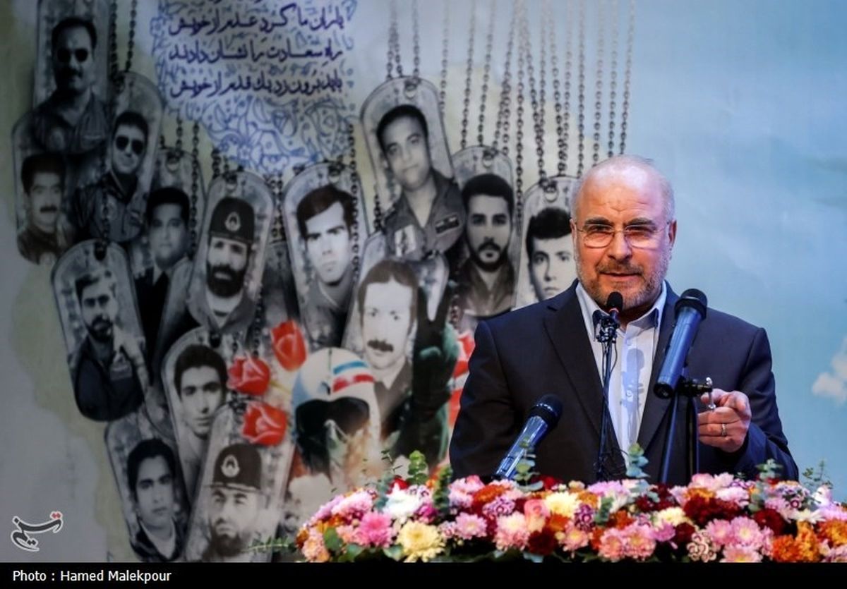 قالیباف: خطرپذیری خلبانان نیروی هوایی چنان بود که یکبار تصویر موشک در عکس هوایی هواپیمای اطلاعاتی افتاده بود؛ اینگونه از این کشور دفاع کردند