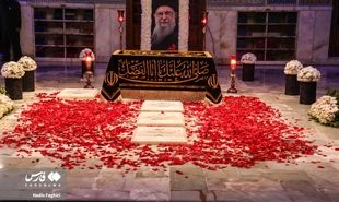 تصاویر تشرف زائران به رواق دارالذکر برای زیارت مزار رهبر شهید انقلاب