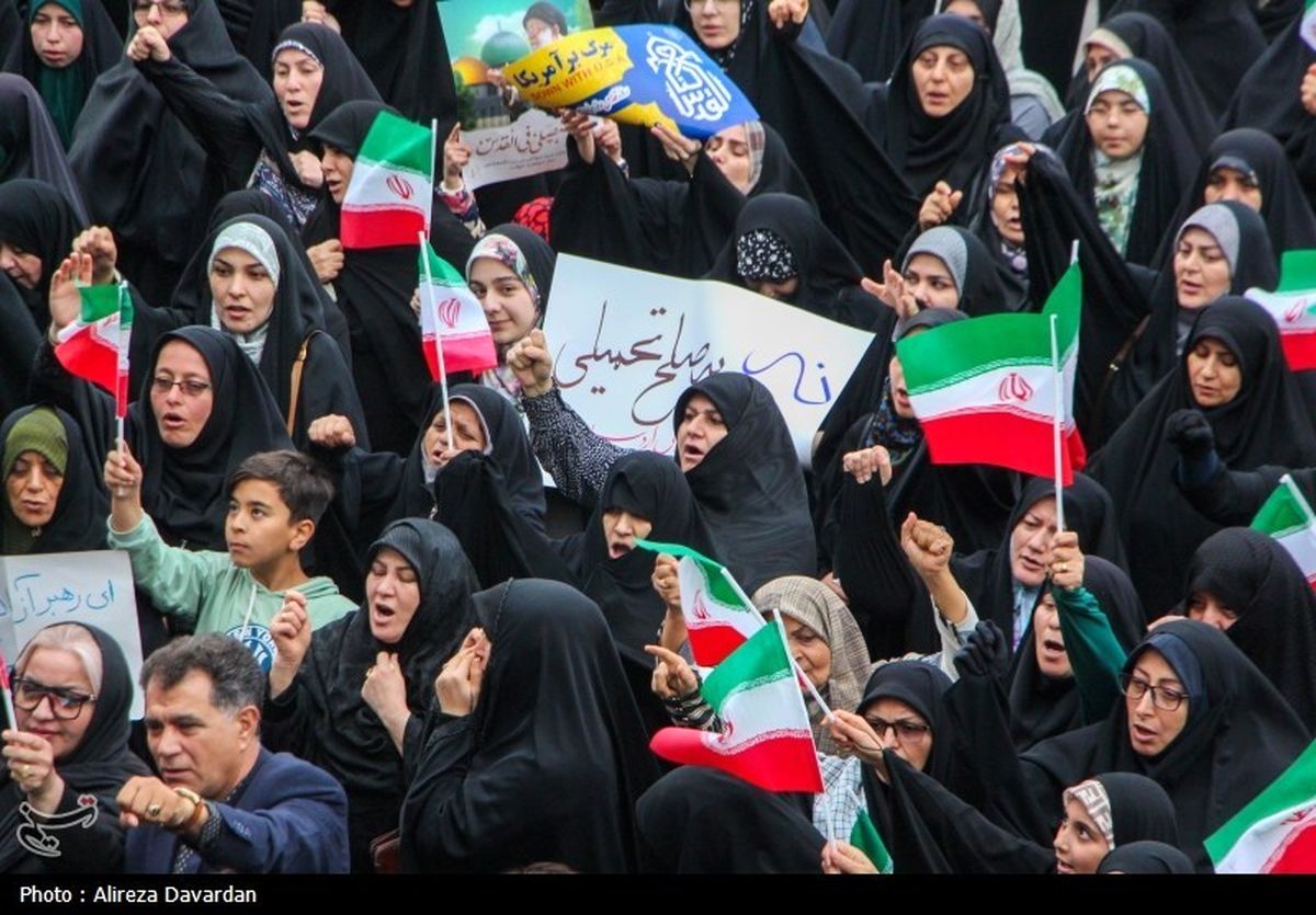 اجتماع مردمی در حمایت و تشکر از نیروهای مسلح در میدان انقلاب تهران