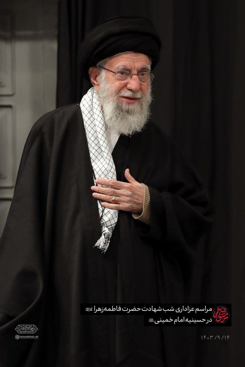 تصویری از ورود رهبر انقلاب به حسینیه امام خمینی(ره) 