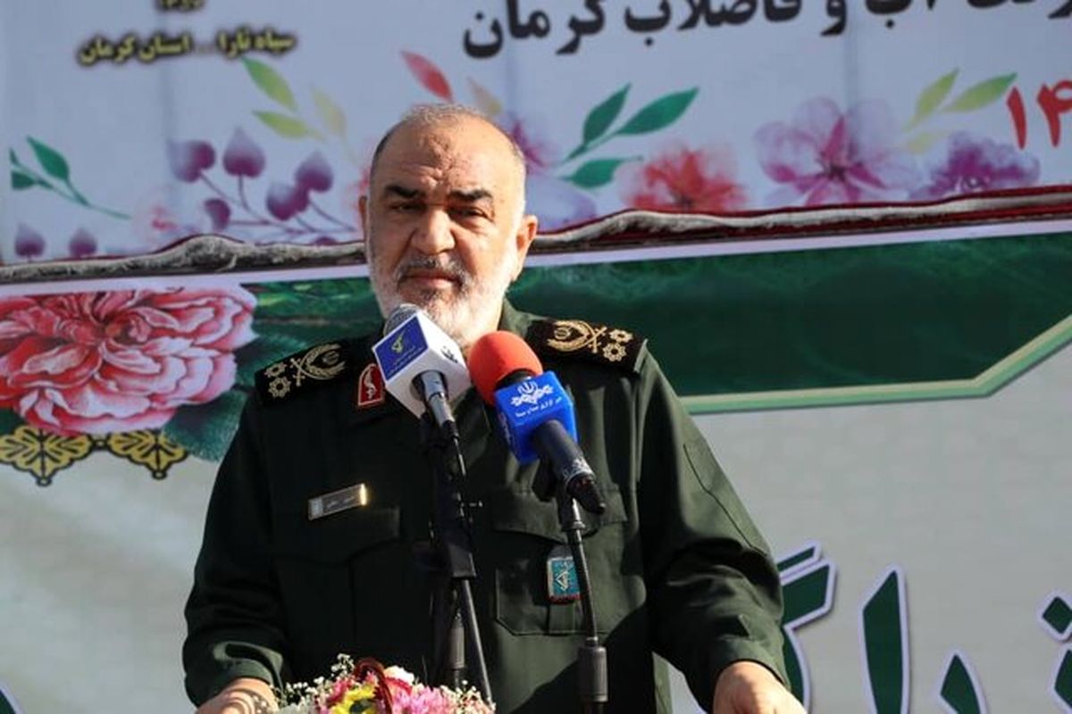 فرمانده سپاه: دشمن در حال عقب نشینی است
