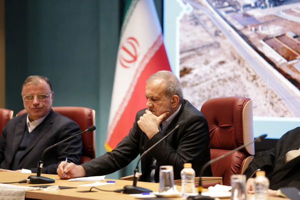 پزشکیان: نارضایتی از سیستم اداری کشور بالاست/ برخورد مناسب مدیران خواست مردم