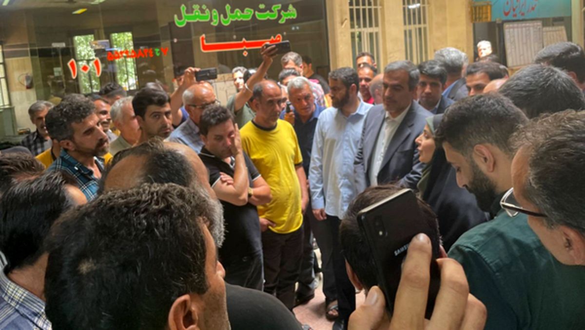 قدردانی وزیر راه از کامیونداران برای تامین کالاهای اساسی
