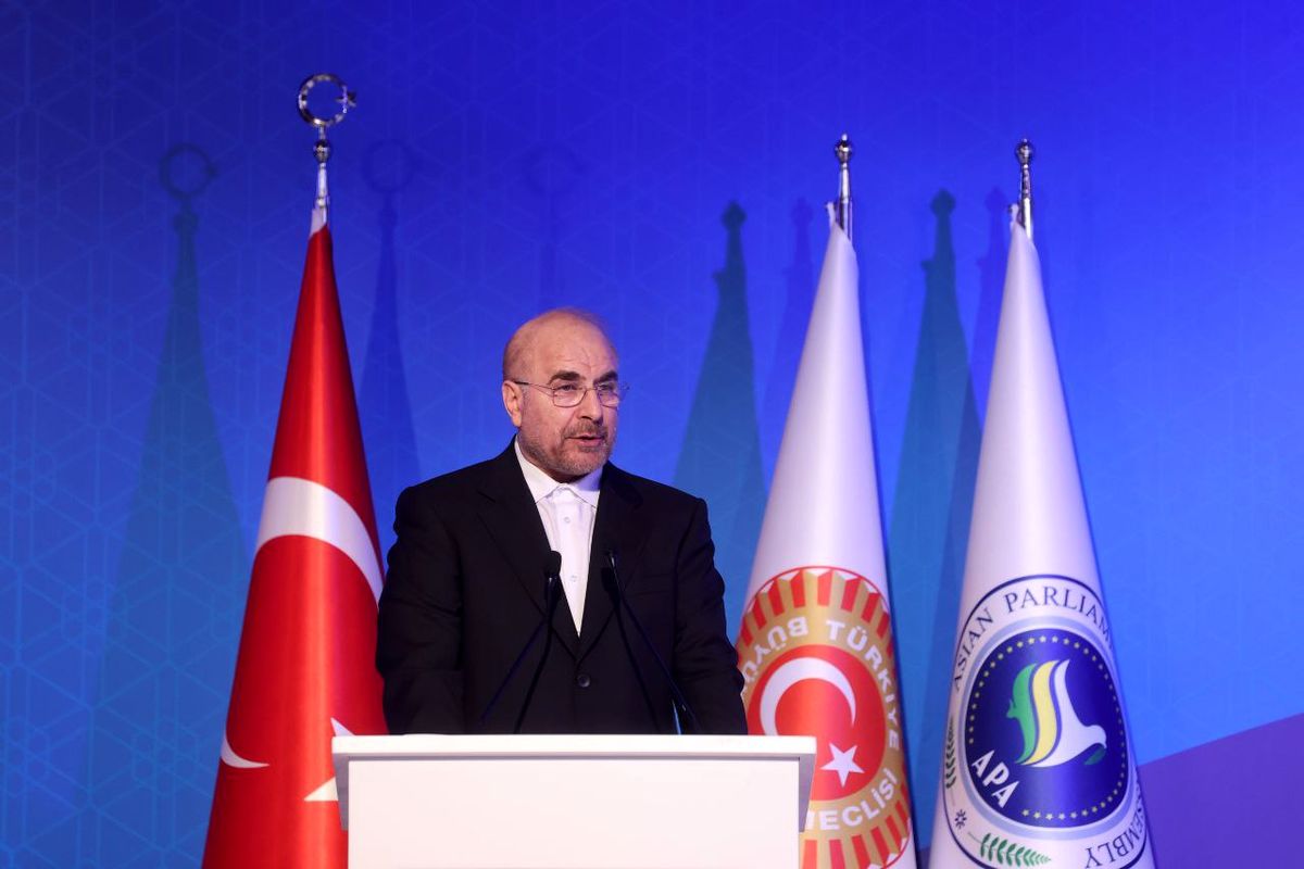 توهین نشریه هتاک فرانسوی به حضرت آیت‌الله العظمی خامنه‌ای ثابت کرد که باید با همکاری بیشتر مقابل لطمه به هویت فرهنگی ملت‌ها ایستاد