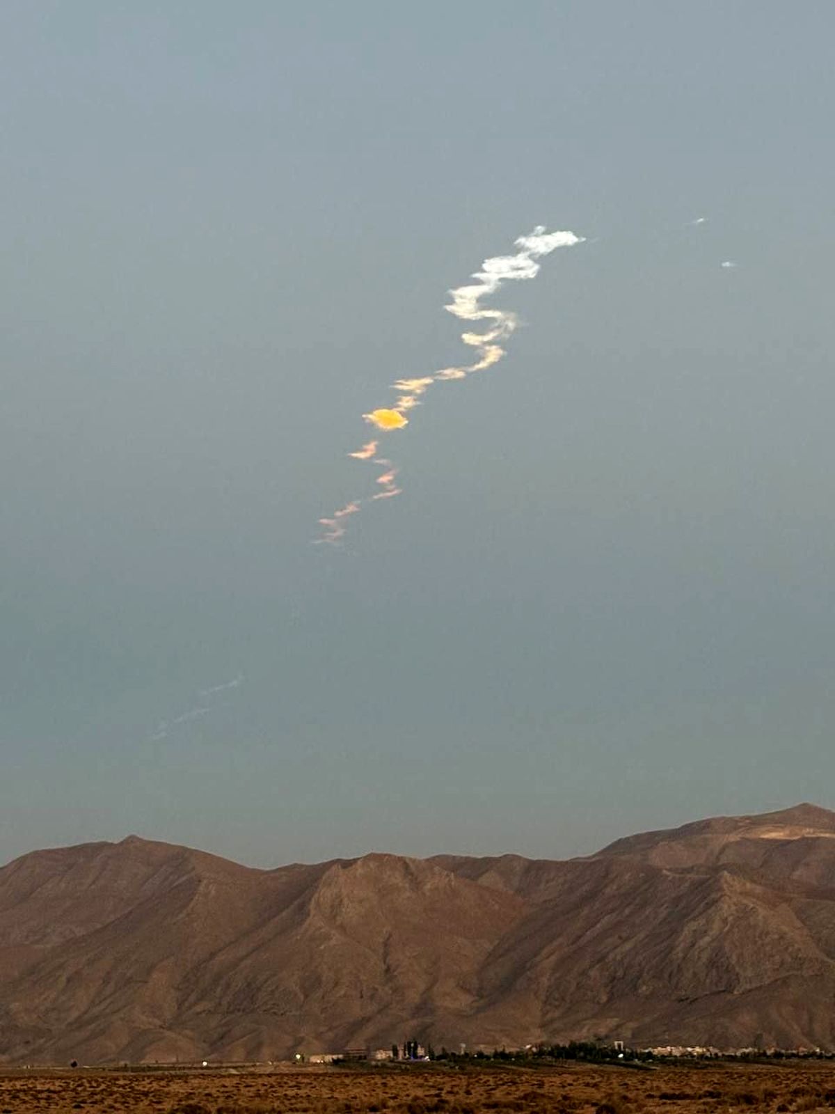 تصاویر: دیده شدن یک شیء ناشناس در استان های مختلف کشور 