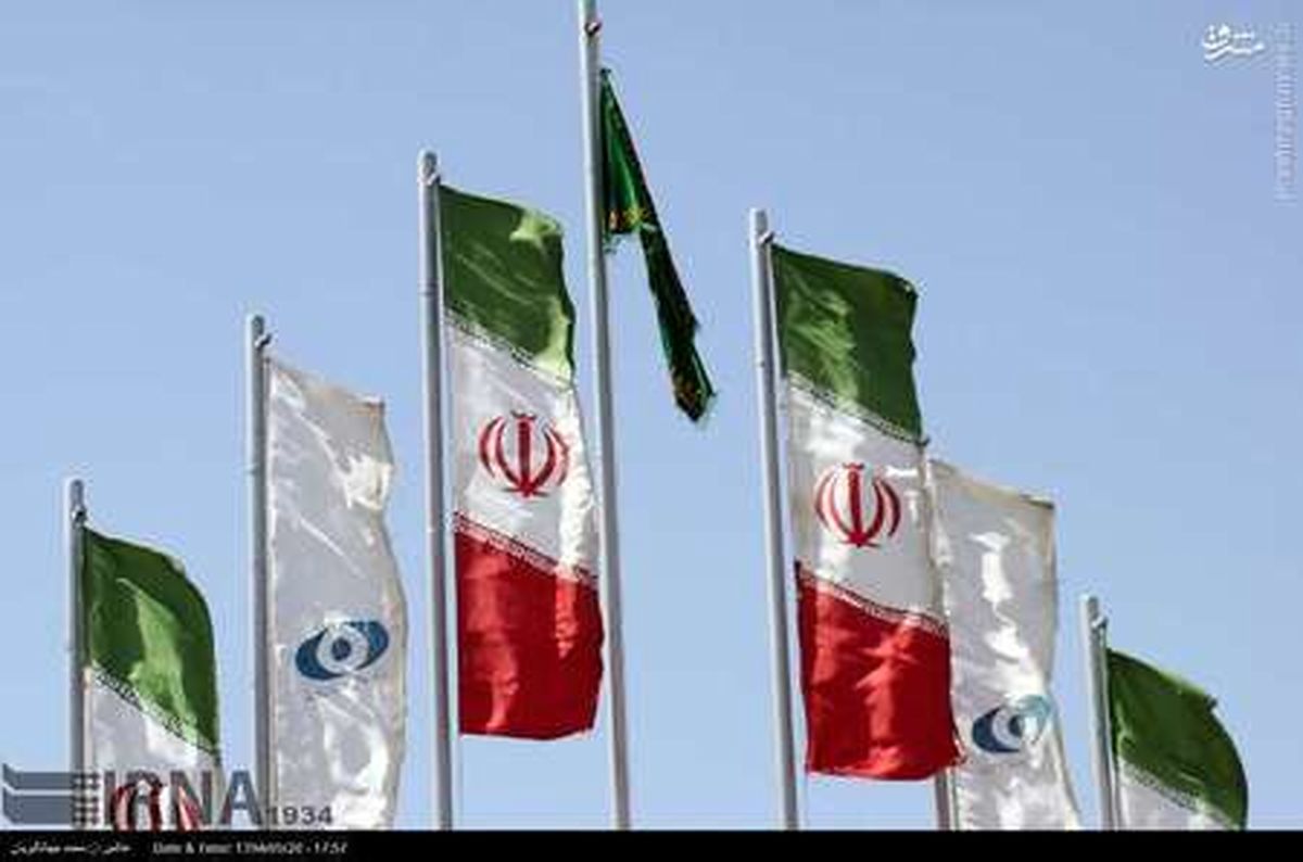 تصاویر: برافراشته شدن پرچم رضوی بر فراز سایت هسته ای فردو