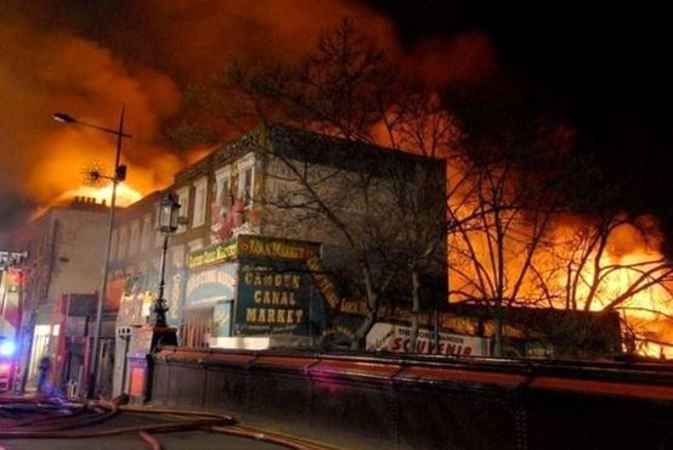 وقوع آتش سوزی گسترده در یک بازار در لندن +عکس