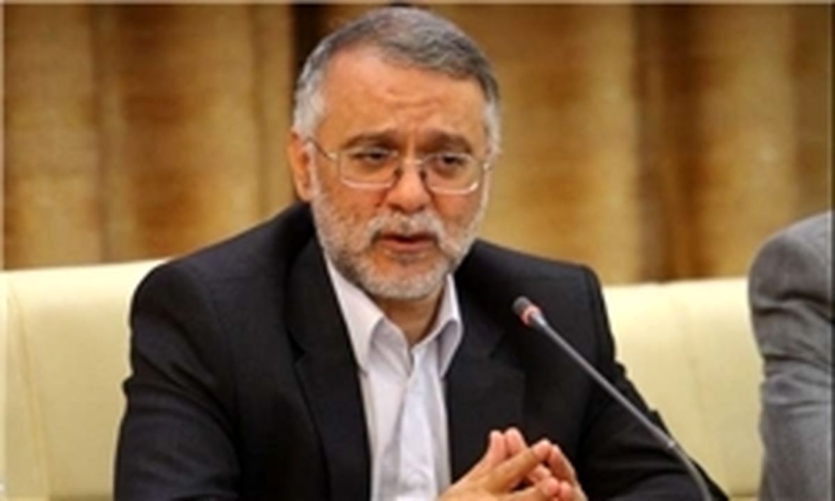 مردم روزانه ٣.٥ ساعت تلویزیون میبینند