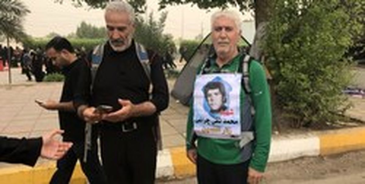 زائری که به نیت شهید ۱۷ ساله به اربعین آمده +عکس