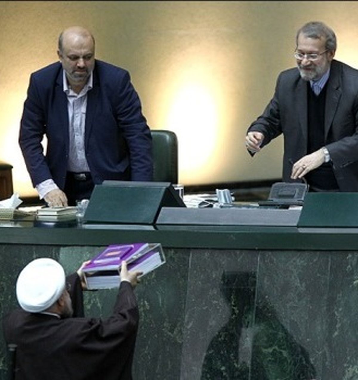 بی دقتی دولت و مجلس در تصویب لایحه بودجه سال 93/ چرا کشور دچار کسری بودجه نمی شود؟