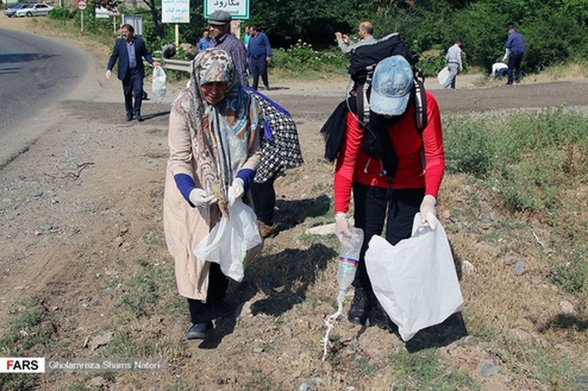 تصاویر: جمعآوری زباله در جنگلهای کلاردشت