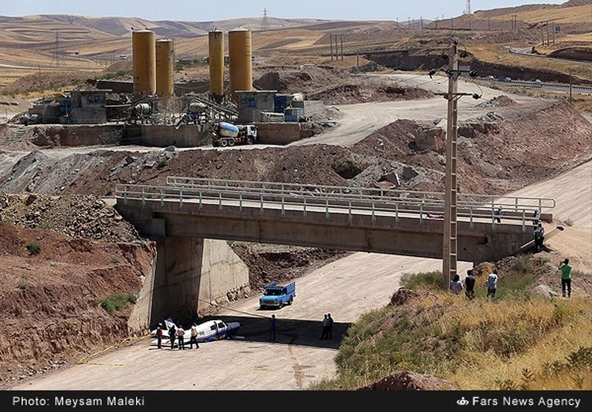 تصاویر:سقوط هواپیمای آموزشی در قزوین