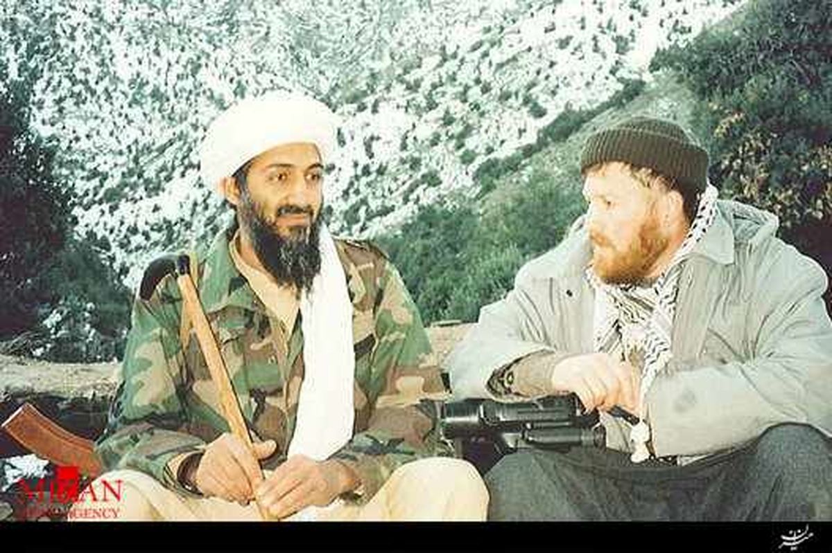 تصویر منتشر نشده از سرکرده احرارالشام در کنار بن لادن
