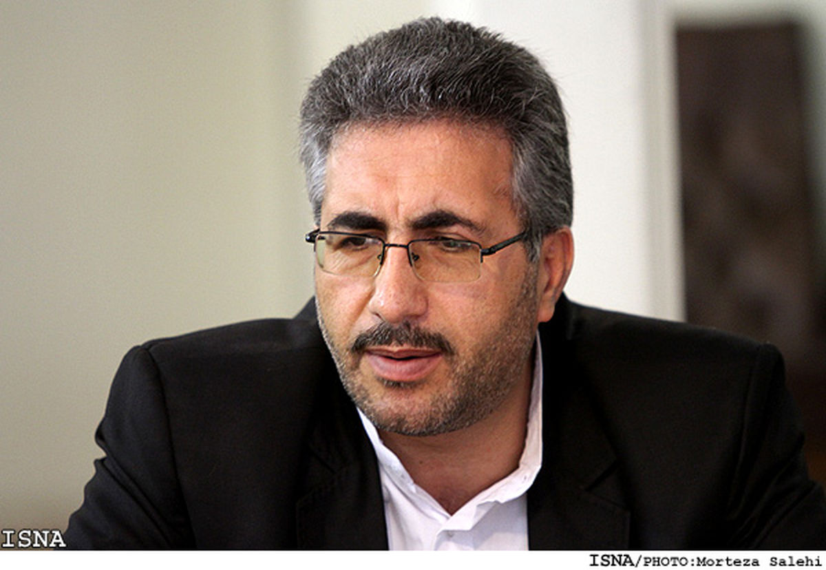 برخی برای اینكه دیده شوند، نهادها را زیر سوال می‌برند