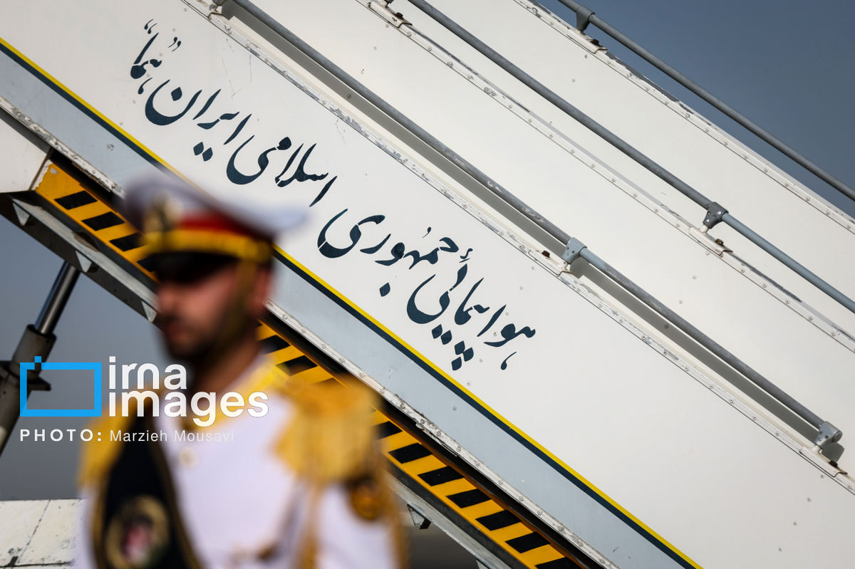 ادای احترام نمایندگان پارلمان و حزب جمهوری بلغارستان به پیکر امام شهید