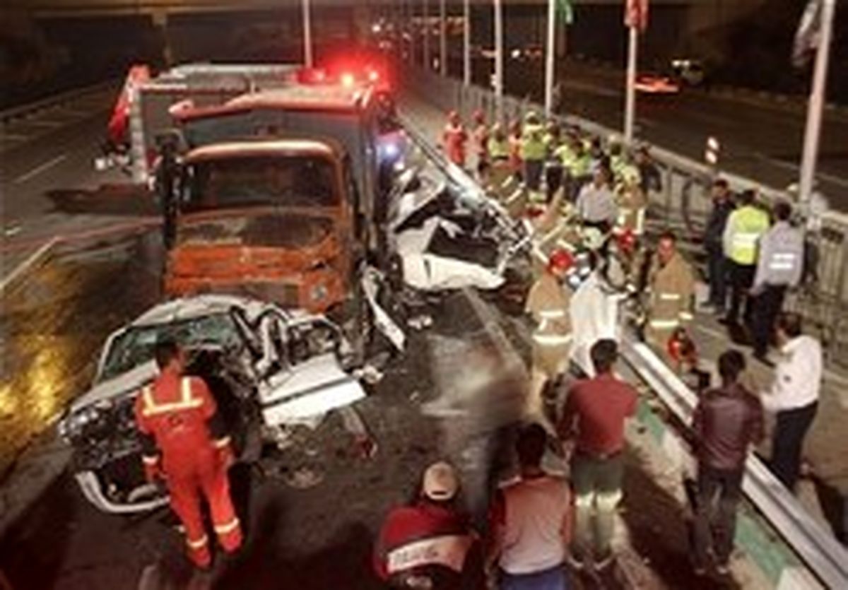 متلاشی شدن پرشیا و سمند در برخورد با کامیون +تصاویر