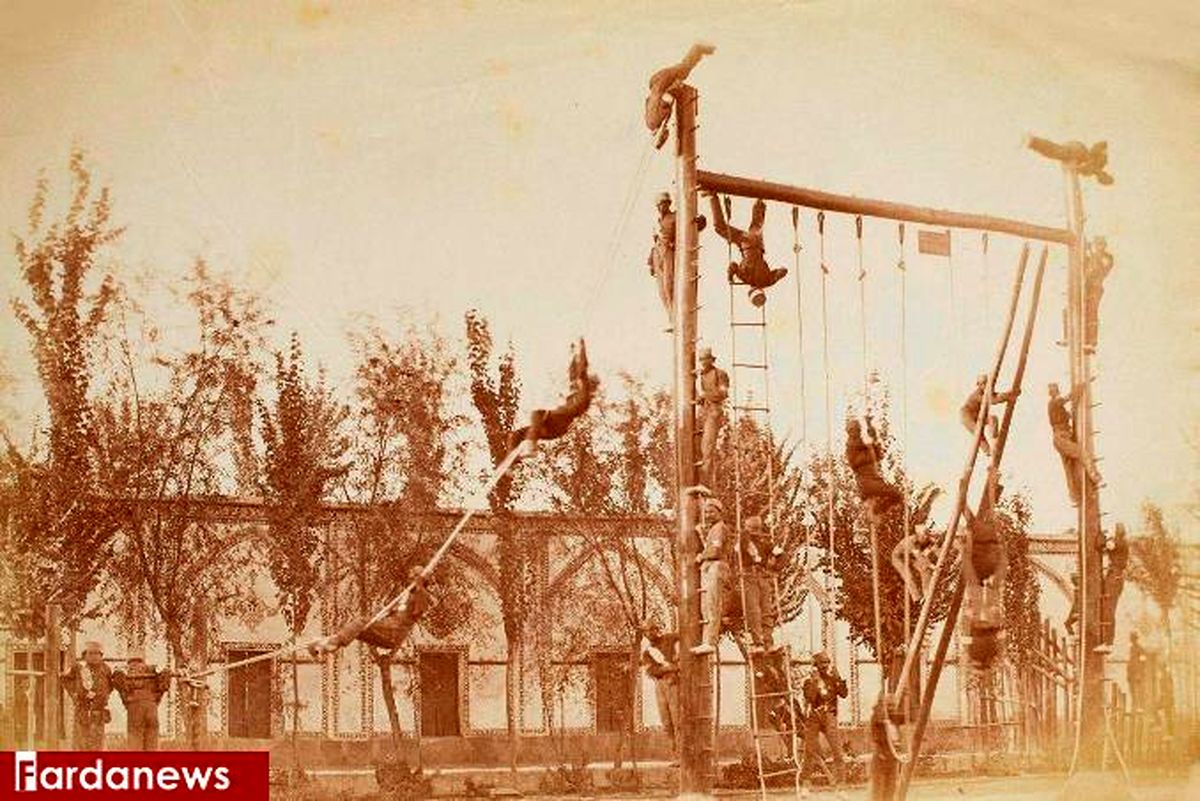عکس: تمرین نظامی در پادگان چاله حوض اصفهان در دوره قاجار