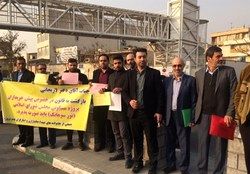 تجمع مالباختگان پروژه مسکونی مجلس مقابل پارلمان