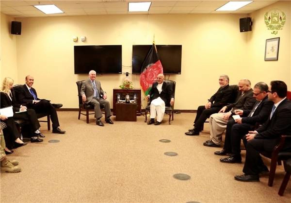 عکس جنجالی از«سفر محرمانه تیلرسون به افغانستان»