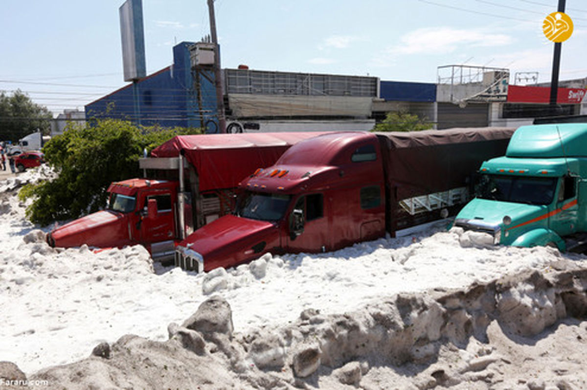 تصاویر: دفن شدن خودروها پس از بارش هولناک تگرگ!
