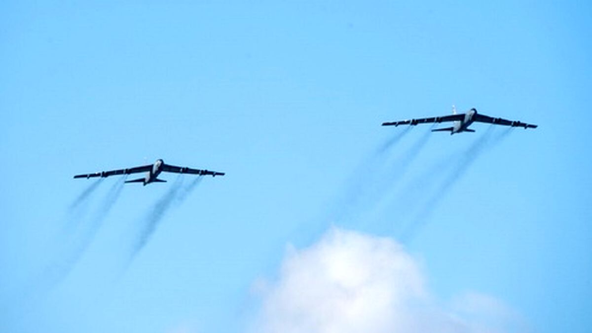 پرواز بمب‌افکن‌های آمریکایی بر فراز خلیج فارس