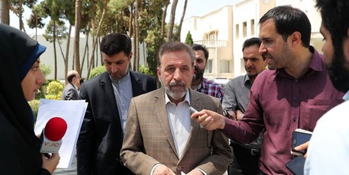 واکنش واعظی به وجود دستگاه کارتخوان در دفتر زنگنه
