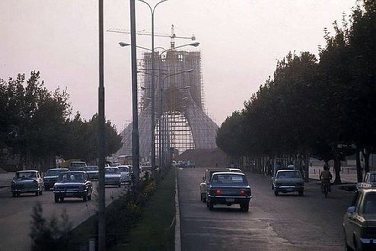 سال ۱۳۴۹؛ میدان آزادی در مراحل پایانی ساخت +عکس