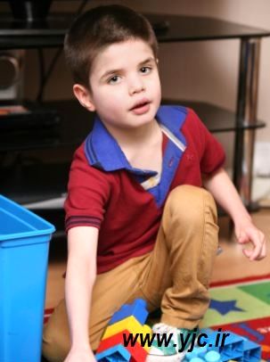 پسری که دیوار می خورد / عکس