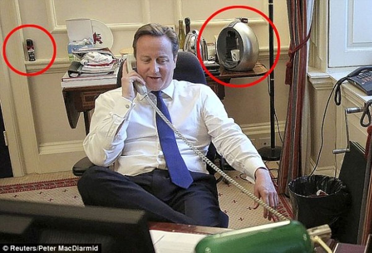 عکس هایی که «دیوید کامرون» را لو داد!