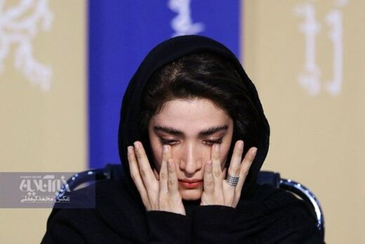 اشکهای «مینا ساداتی» در نشست خبری +عکس