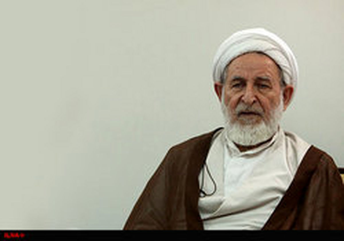 آیت‌الله یزدی از آیت‌الله مومن عیادت کرد