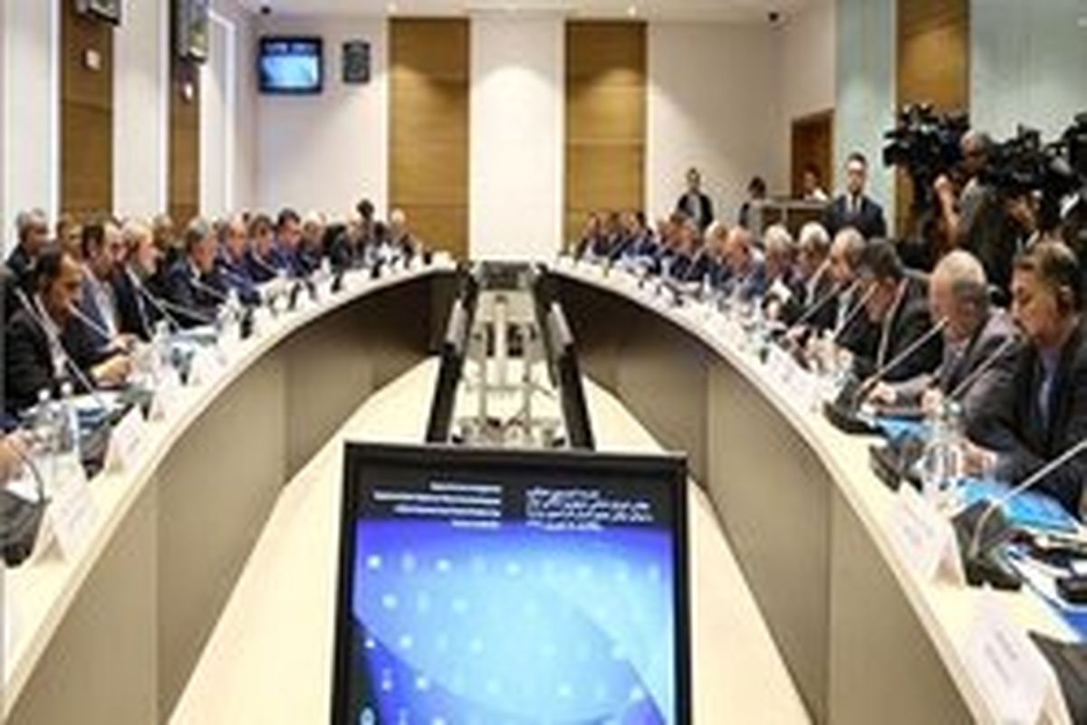 لاریجانی:مسئولان مشکلات را با پارلمانهای دو کشور در میان بگذارند