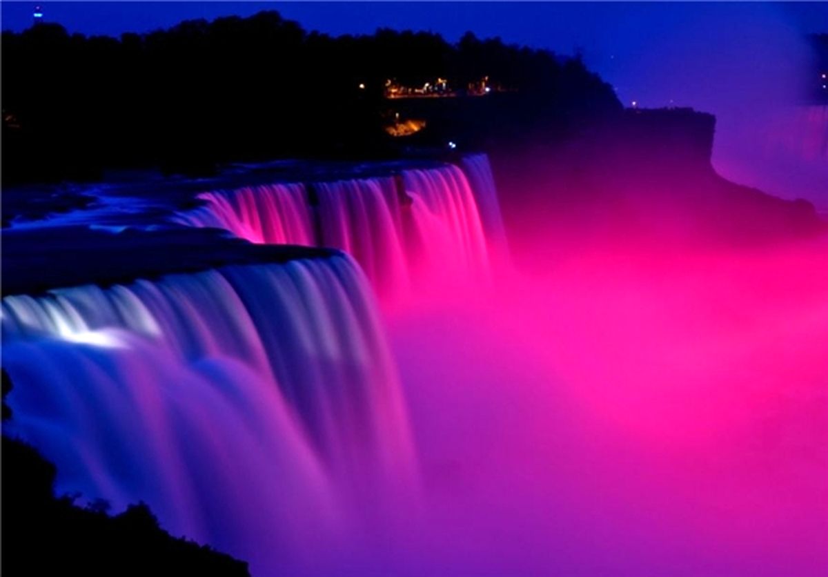تصاویر دیدنی از نورپردازی آبشار نیاگارا