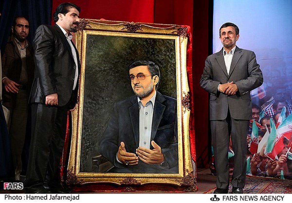 عکس/ احمدی نژاد تابلو شد