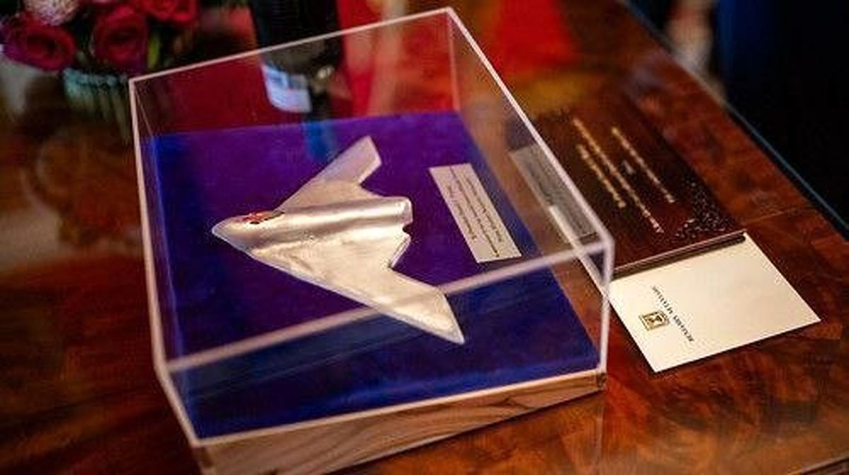 عکس واضح از هدیه عجیب نتانیاهو به ترامپ