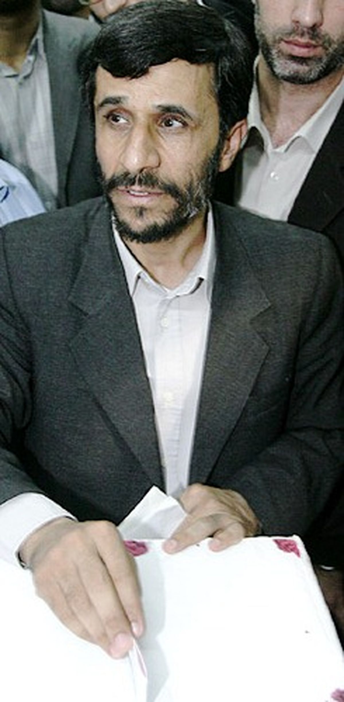 فکر می‌کنند با هزینه میلیاردی مردم به شوق می‌آیند/بهبود اشتغال در 4 سال/ برای تخریب از کسی نام نمی برم