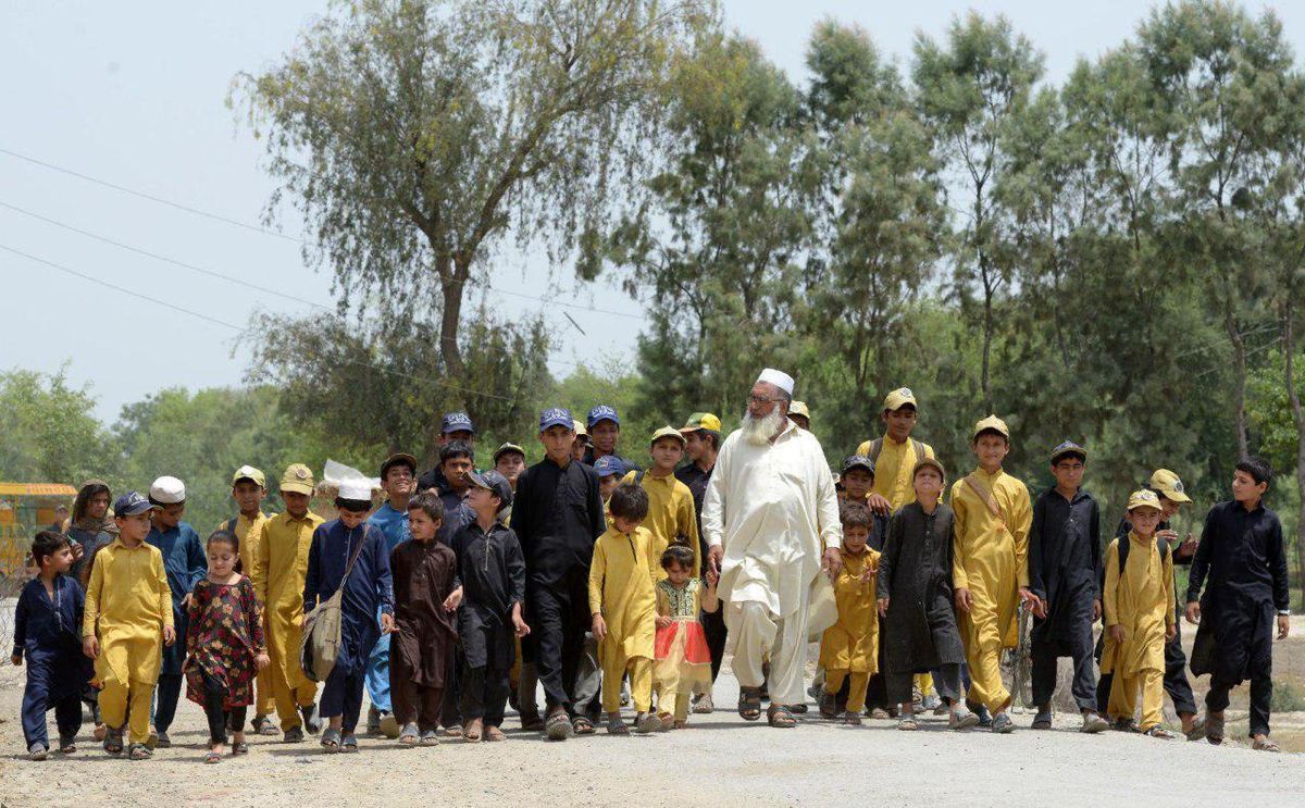 عکس: مرد پاکستانی با ۲۲ فرزندش در یک قاب