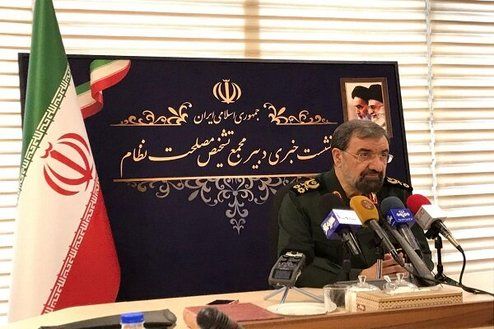 محسن رضایی: صنعت در کشور راه بیافتد، نفت خام کم میآوریم