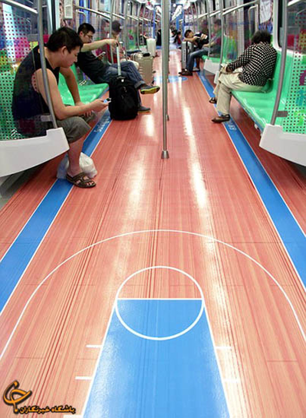 زمین بازی در مترو چین/ تصاویر