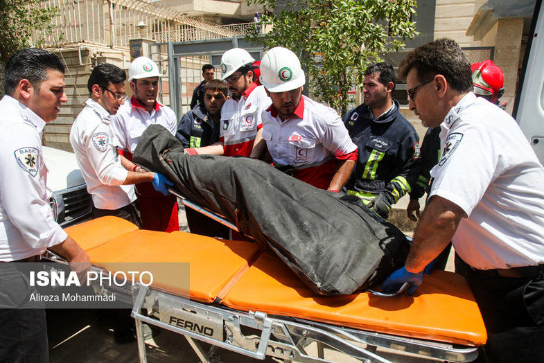 تصاویر: دو کشته در ریزش آوار در منطقه کیانپارس اهواز