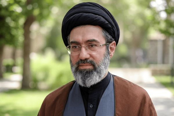 رهبر انقلاب: هم‌افزایی با دولت، نوسازی و حل مسائل اقتصادی کشور از اولویت‌های نمایندگان مجلس است