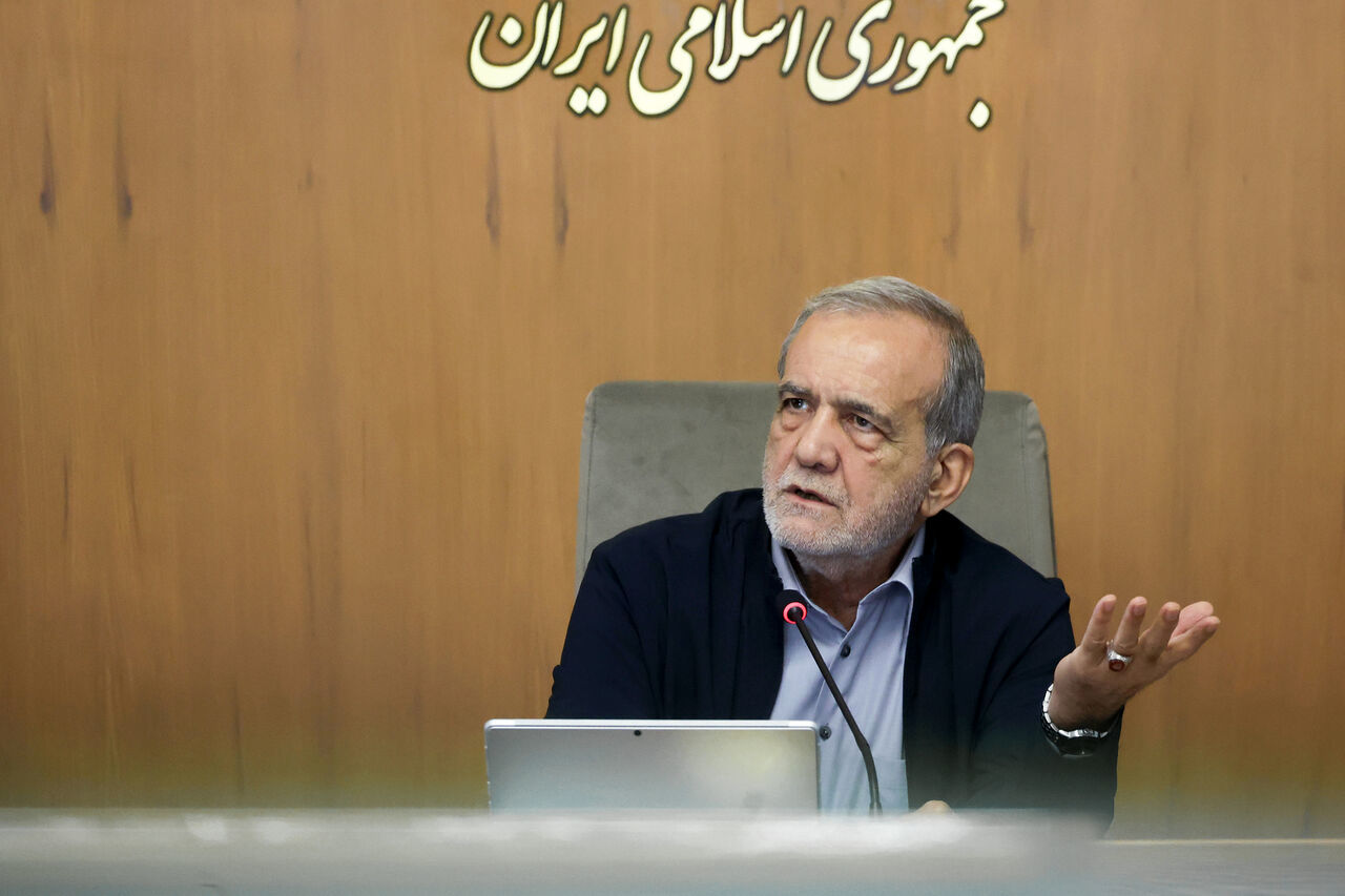 پزشکیان: با بگیر و ببند و اخراج، جامعه اصلاح نمیشود/ مسجد و امامان جماعت باید طبیب روحانی افراد باشند