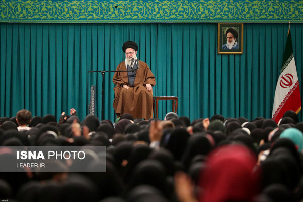 تصاویر: دیدار هزاران نفر از زنان و دختران با رهبر انقلاب