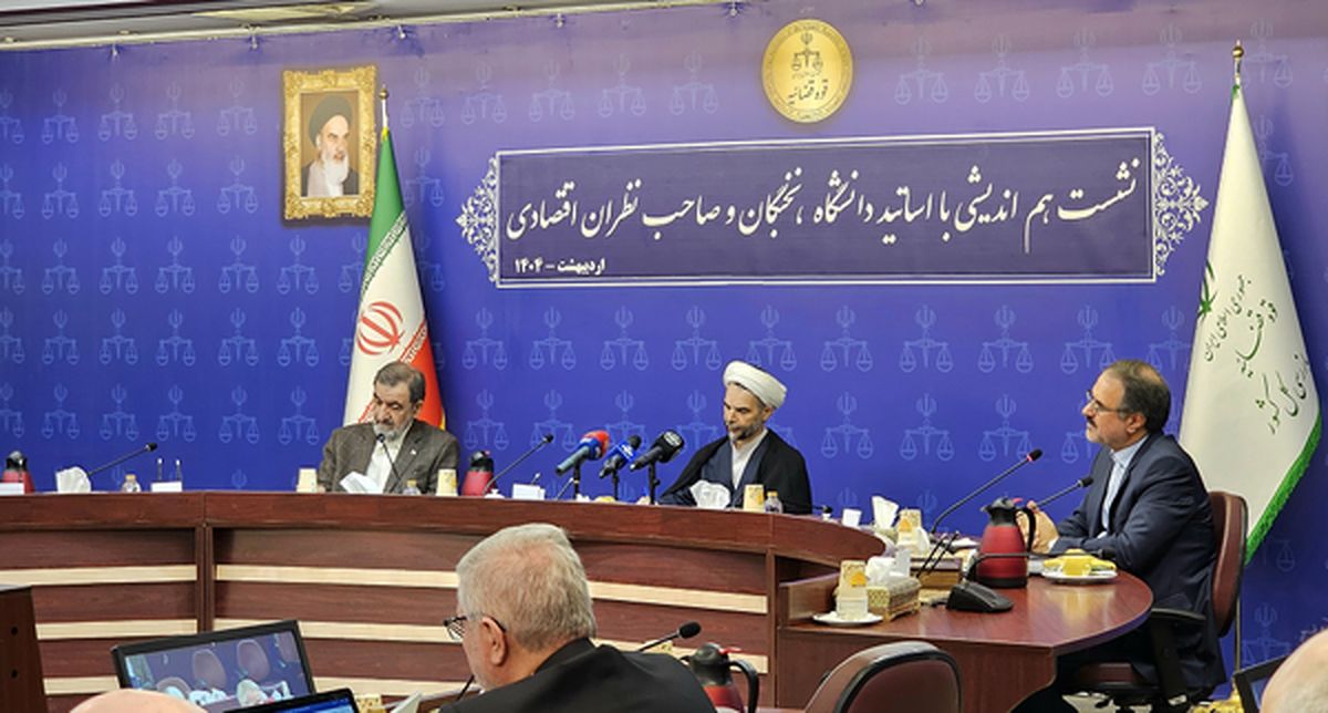 محسن رضایی: امنیت سرمایهگذاری در بازار مورد توجه قرار گیرد