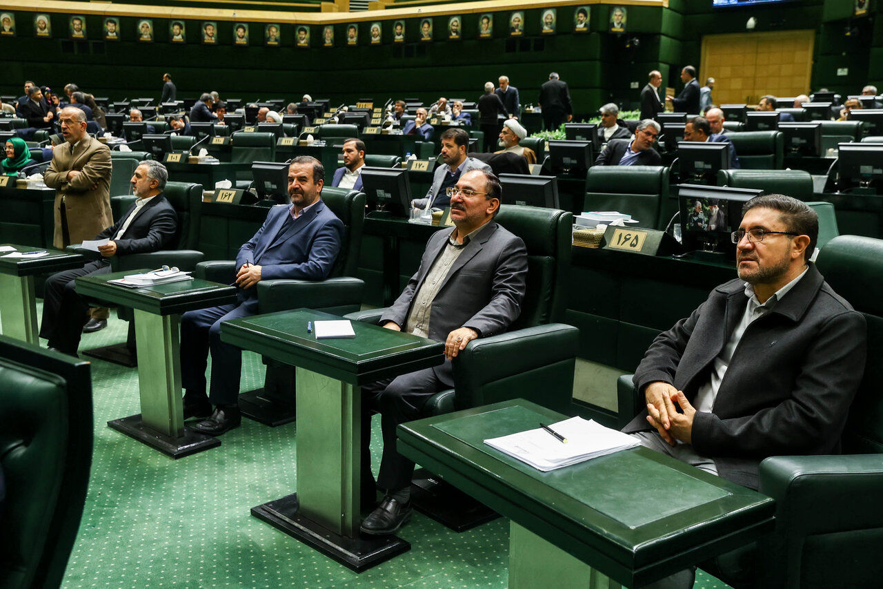 جلسه غیرعلنی نظارتی مجلس با حضور تیم اقتصادی دولت