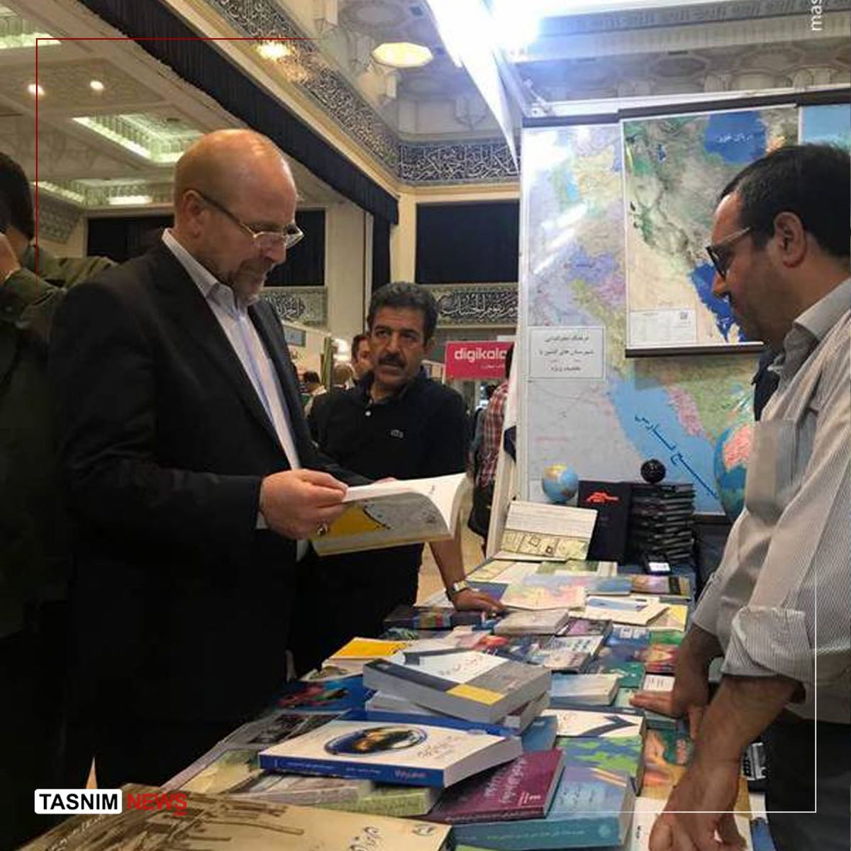 افتتاح نمایشگاه کتاب با حضور قالیباف / گفتگوی قالیباف با غرفه‌داران