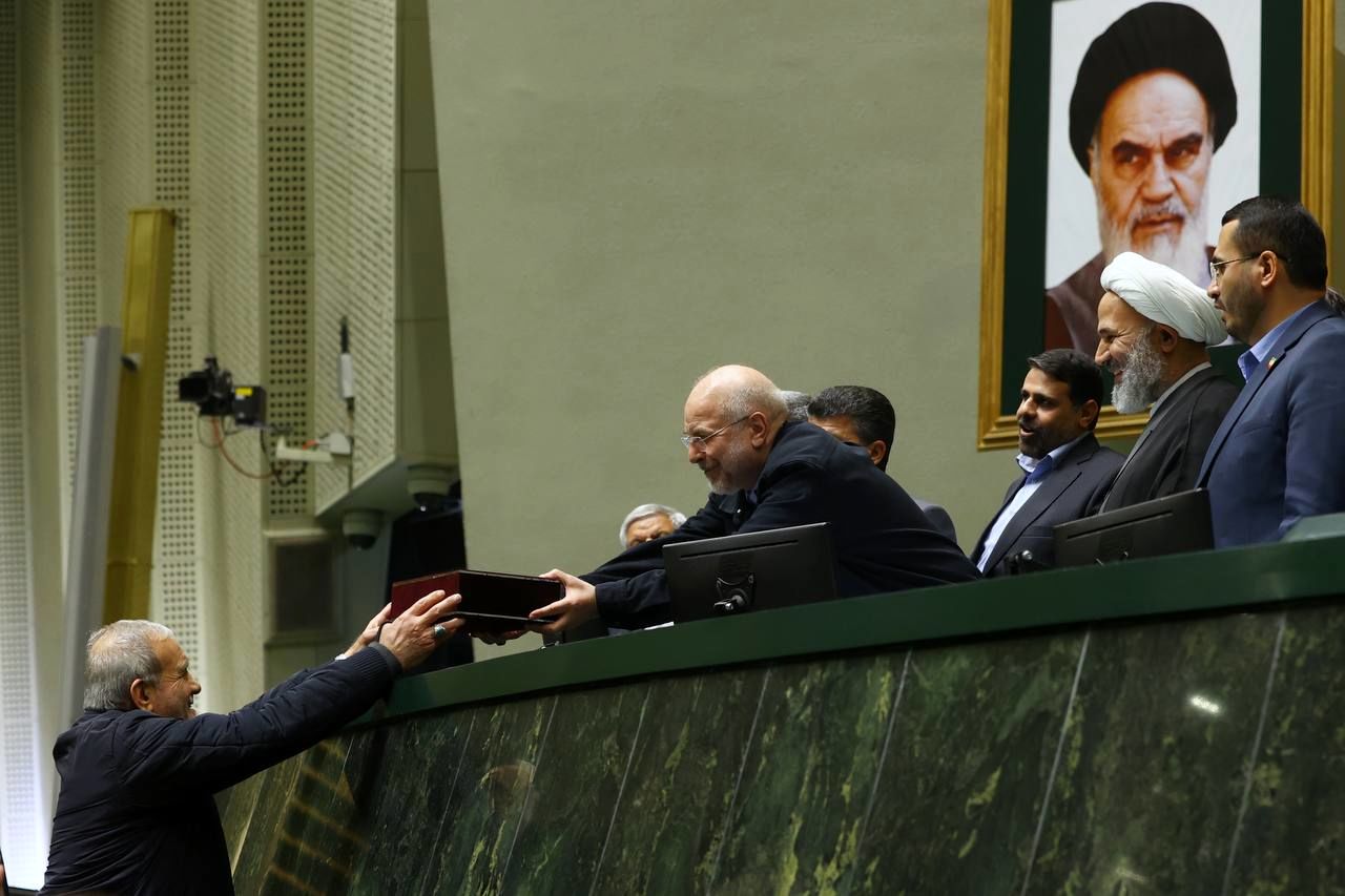 پزشکیان: انتقال آب پرهزینه و آسیب‌زا است