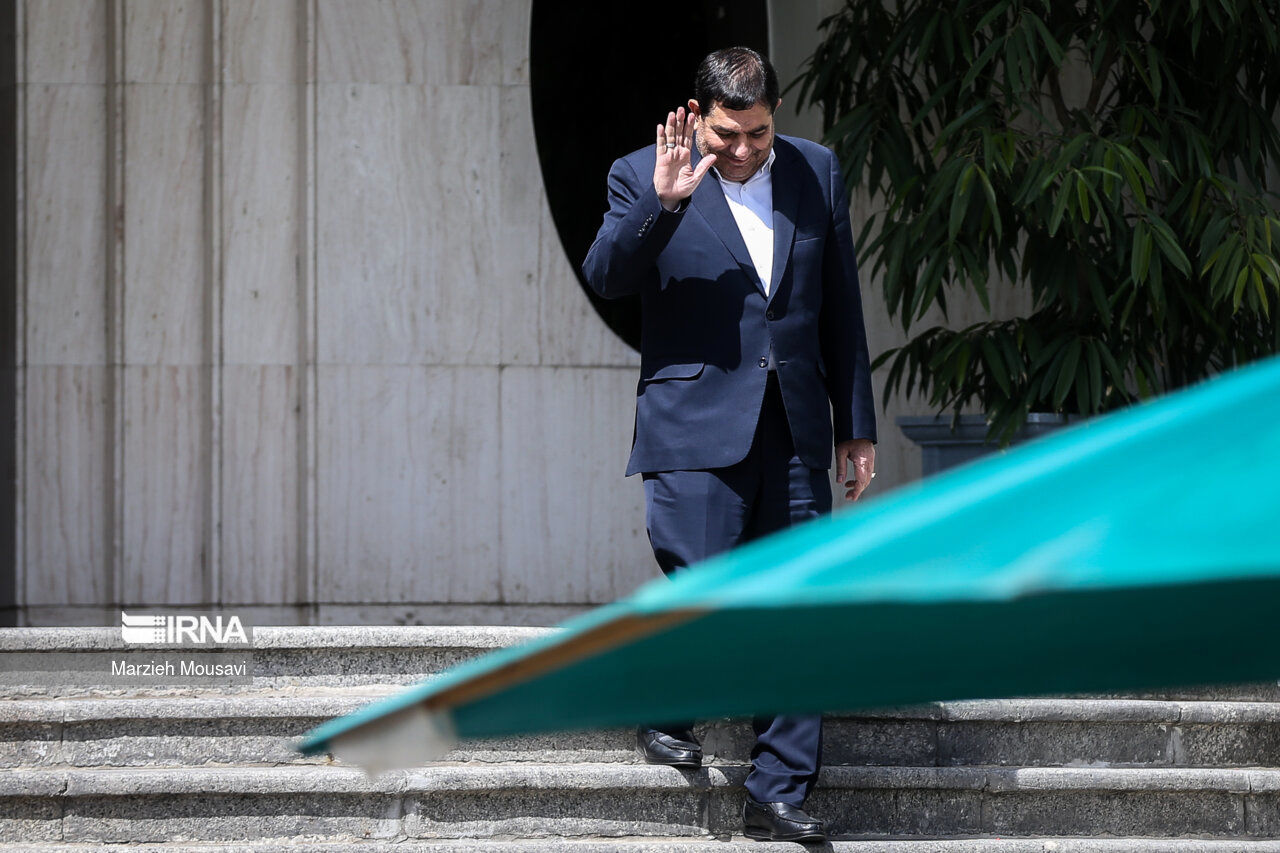 مخبر بلاروس را به مقصد تهران ترک کرد